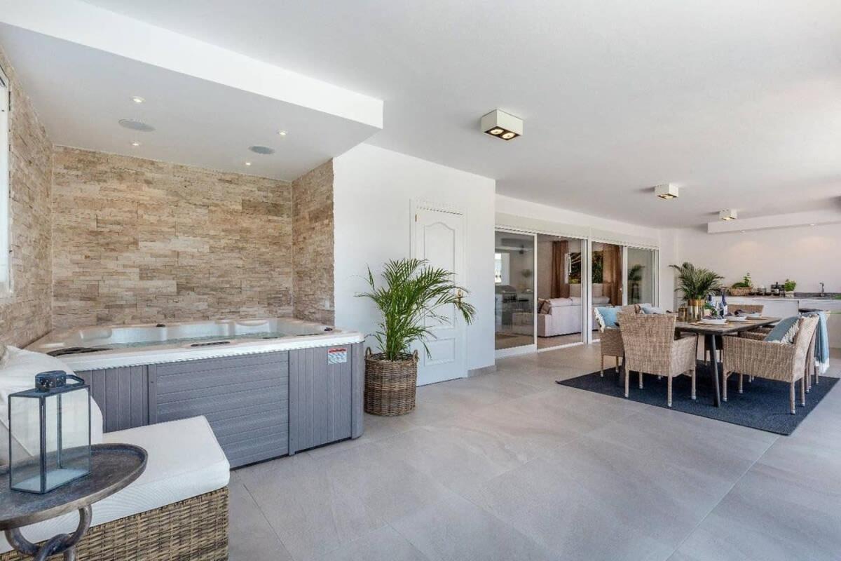 Villa Luxury Heated Pool Jacuzzi Cinema Bbq Sunset Marbella